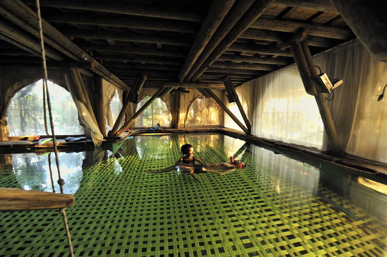 Séance de relaxation aquatique dans une piscine chauffée – Israël