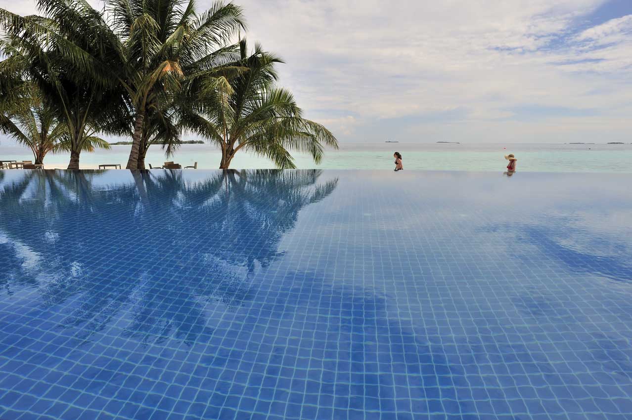Une des piscines d’un hôtel – Maldives