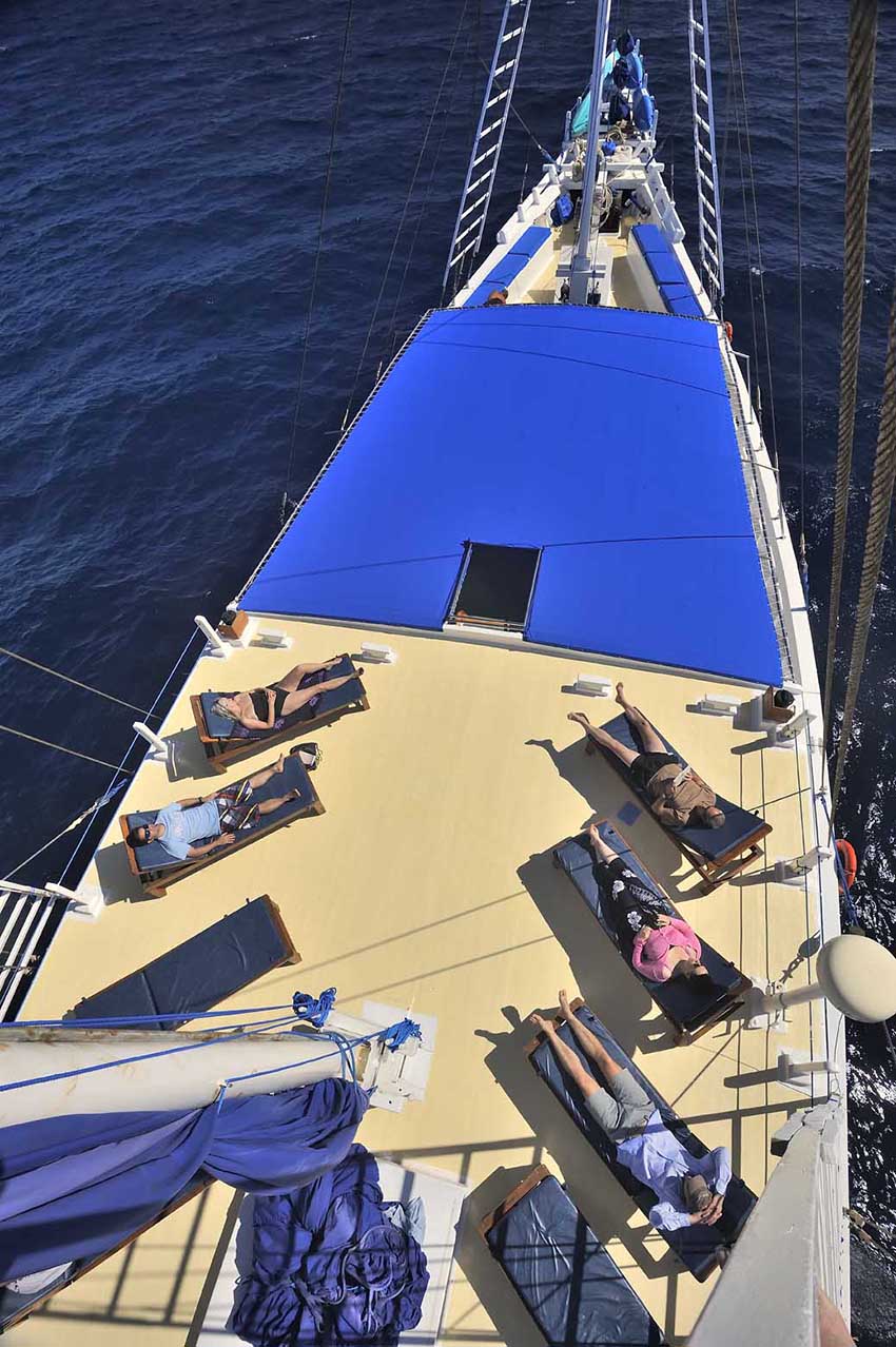 À bord du S/Y Truk Siren sur le pont supérieur - Truk Lagoon