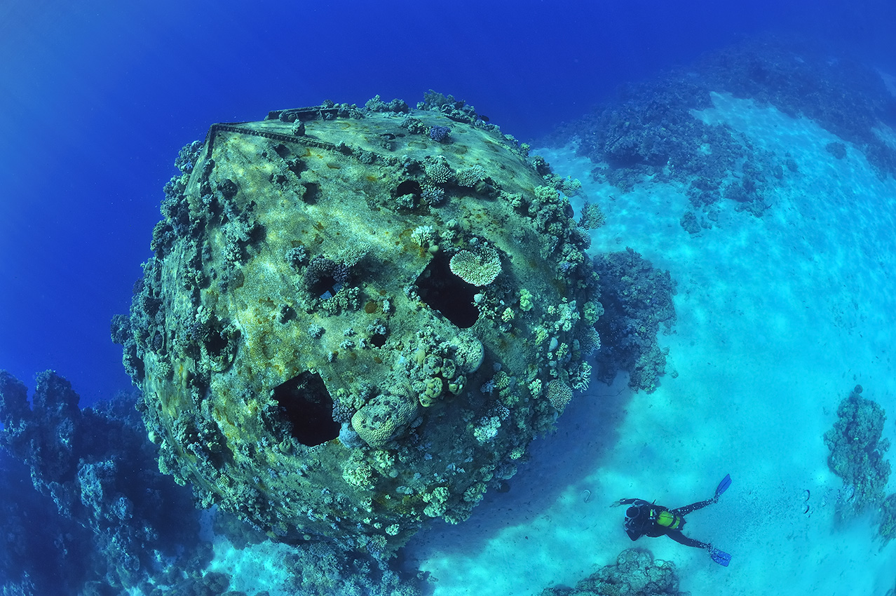 Un plongeur à côté des vestiges de Précontinent 2 de J-Y Cousteau - Soudan